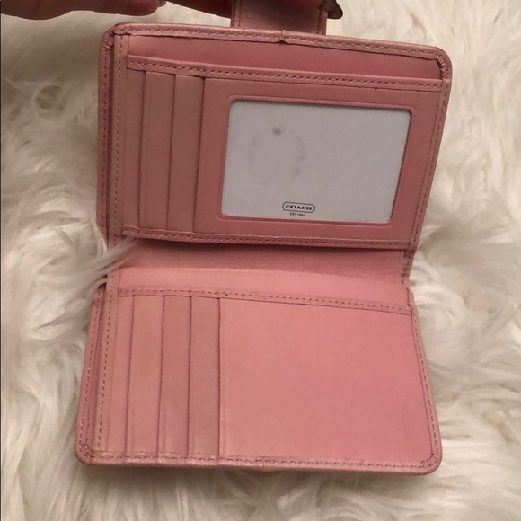 Pink Coach leather wallet - Picture 5 of 7